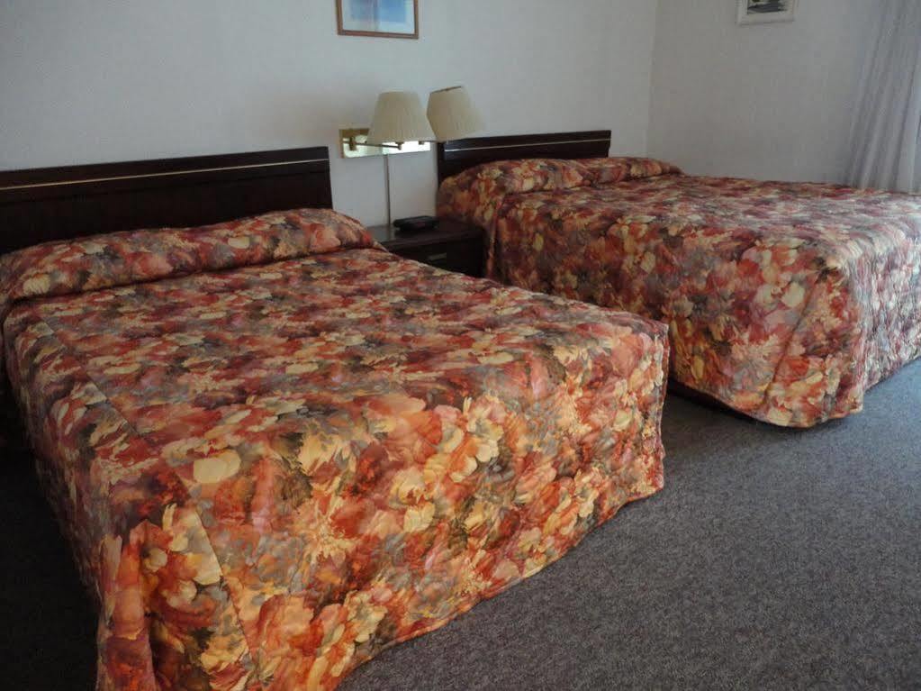 Monashee Motel シカマス エクステリア 写真